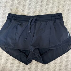 Lululemon 2” hotty hot short I size 8